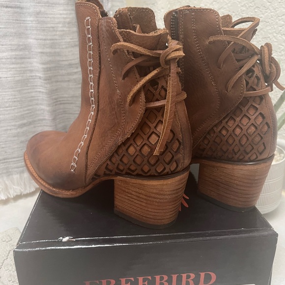 NWT FREEBIRD “Dreamer” Ankle Boots size 8 NEW - Picture 9 of 14